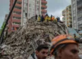 Rescuers search for victims and survivors amidst the rubble of a building that collapsed in Adana on February 6, 2023, after a 7.8-magnitude earthquake struck the country's south-east. - The combined death toll has risen to over 1,900 for Turkey and Syria after the region's strongest quake in nearly a century on February 6, 2023. Turkey's emergency services said at least 1,121 people died in the 7.8-magnitude earthquake, with another 783 confirmed fatalities in Syria, putting that toll at 1,904. (Photo by Can EROK / AFP)
