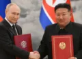 Pyongyang (Korea, Democratic People''s Republic Of), 18/06/2024.- Russian President Vladimir Putin (L) and North Korean leader Kim Jong Un (R) shake hands during a signing ceremony following bilateral talks at Kumsusan state residence in Pyongyang, North Korea, 19 June 2024. The Russian president is on a state visit to North Korea from 18-19 June at the invitation of the North Korean leader. He last visited North Korea in 2000, shortly after his first inauguration as president. (Rusia) EFE/EPA/KRISTINA KORMILITSYNA / SPUTNIK / KREMLIN POOL MANDATORY CREDIT