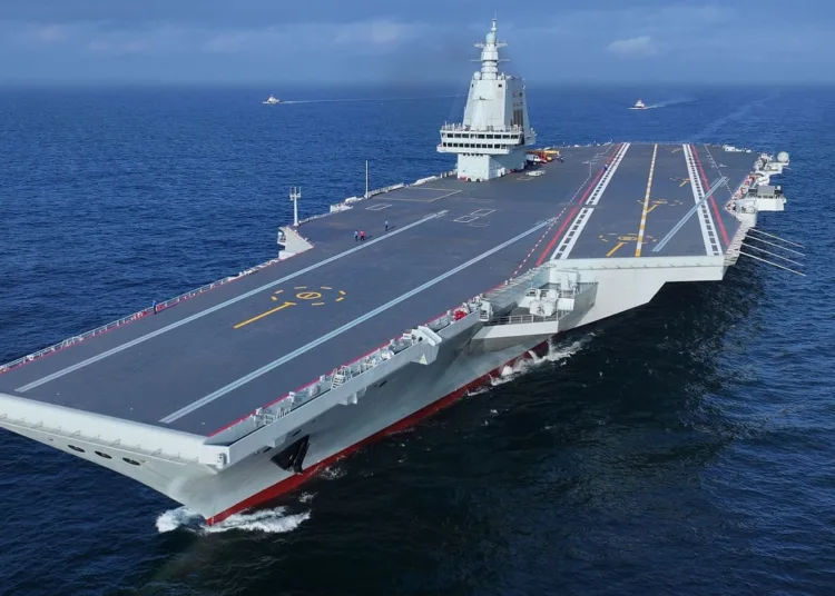 El portaviones Fujian, el más moderno de la historia de China, presenta un desafío para Estados Unidos pero no una amenaza existencial / Créditos: archivo