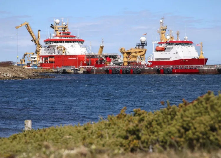 Buque británico investigación RRS Sir David Attenborough HMS Protector Reino Unido Malvinas Antártida Atlántico Sur 0