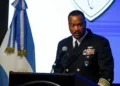 El almirante de la Armada de los EE. UU., Alvin Holsey, comandante del Comando Sur de los EE. UU. (SOUTHCOM), organiza la Conferencia de Defensa de América del Sur (SOUTHDEC) en Buenos Aires, Argentina, el 20 de agosto de 2025. REUTERS/Martin Cossarini