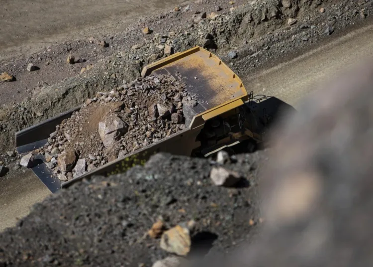 En la antesala del encuentro Trump–Xi, China amplió sus restricciones a tierras raras, incorporando nuevos elementos y controles. Créditos: Joe Buglewicz/Bloomberg/Getty