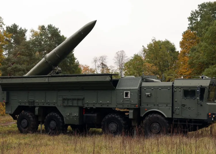 Sistema de misiles ruso Iskander en despliegue sobre el terreno. (Fuente: Medios de comunicación rusos)