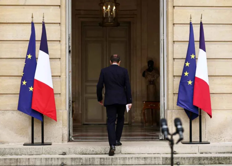 El exprimer ministro de Francia, Sebastián Lecornu, luego de renunciar tras 27 días de gobierno / Créditos: Stephan Mahe-AP