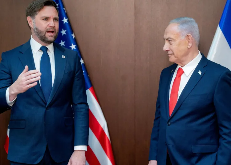 El Vicepresidente JD Vance se reunió en Jerusalén con el Primer Ministro de Israel, Benjamin Netanyahu, y manifestó su optimismo respecto al mantenimiento del alto el fuego en Gaza. Los recientes brotes de violencia en Gaza han puesto de manifiesto la fragilidad de la tregua.
Crédito
Crédito...
Nathan Howard para The New York Times