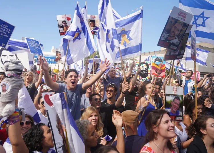 Festejos en Tel Aviv por la liberación de los rehenes en Israel. Créditos: Dana Reany