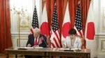 Trump y Takaichi firman documentos para un acuerdo sobre minerales críticos y tierras raras en Tokio. AFP