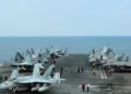 Esta fotografía de archivo del 14 de noviembre de 2024, proporcionada por el Estado Mayor Conjunto, muestra aviones de combate estacionados en el portaaviones USS George Washington durante el ejercicio trilateral Freedom Edge entre Corea del Sur, Estados Unidos y Japón. (Yonhap)