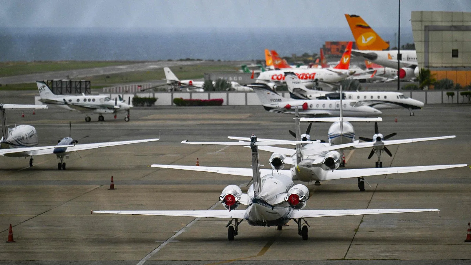 Aviones en tierra en el Aeropuerto Simón Bolivar en Maiquetía, Venezuela Juan BARRETO / AFP