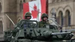 Soldados canadiense a bordo de un blindado en un defile en Ottawa. Foto: La Presse canadienne / Sean Kilpatrick