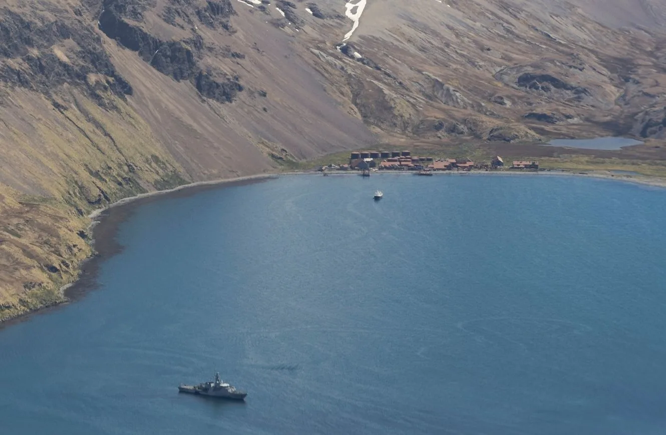 Imagen capturada del avión a400M del despliegue del HMS Forth en el ejercicio militar Southern Sovereignty. Crédito: BFSAI