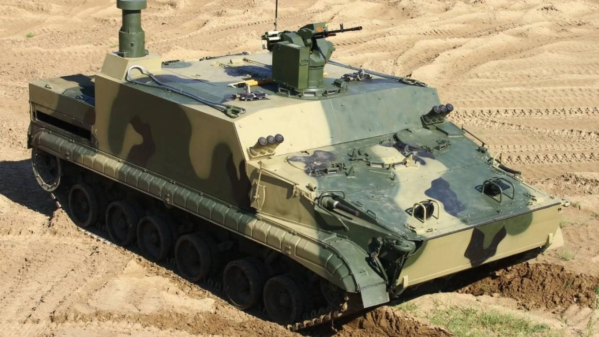 vehículos de combate BMP-3 de Rusia con protección adicional y guerra electrónica