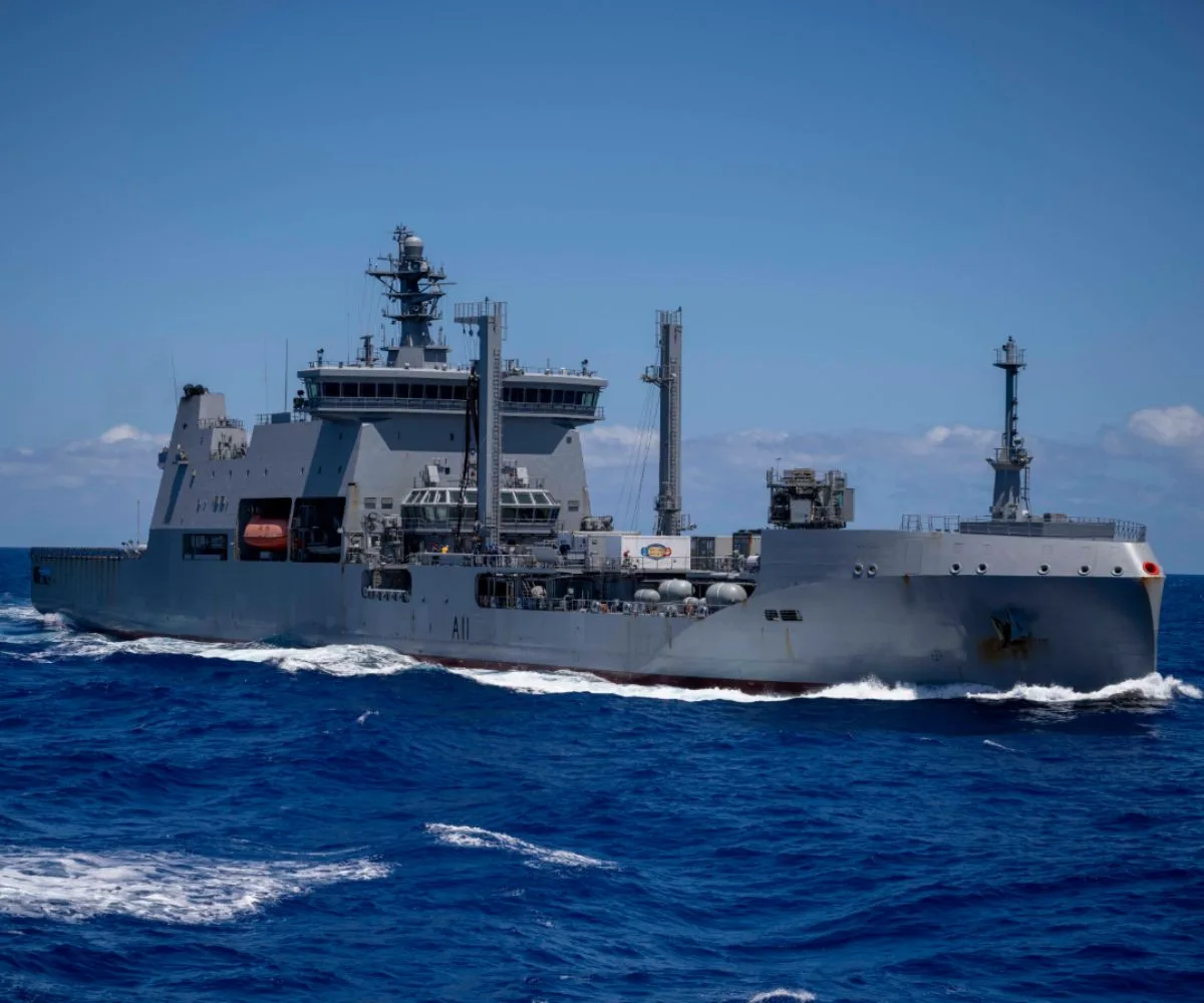 Buque auxiliar de reabastecimiento de combustible de la Armada Real de Nueva Zelanda HMNZS Aotearoa (A 11)