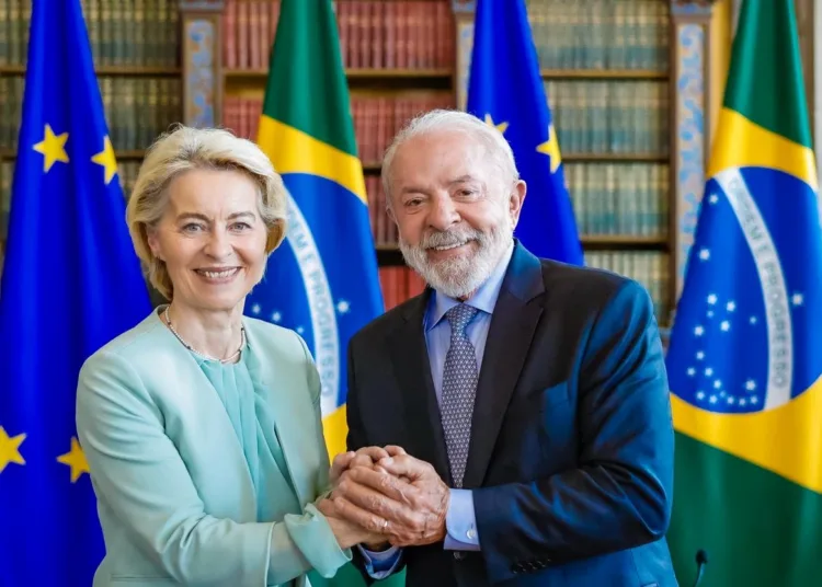 El presidente de Brasil, Luiz Inácio Lula da Silva, junto a la presidenta de la Comisión Europea, Úrsula Von der Leyen, este viiernes 16 de enero de 2026 en Brasil.