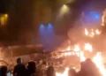 Irán corta internet mientras manifestantes provocan incendios en crecientes disturbios