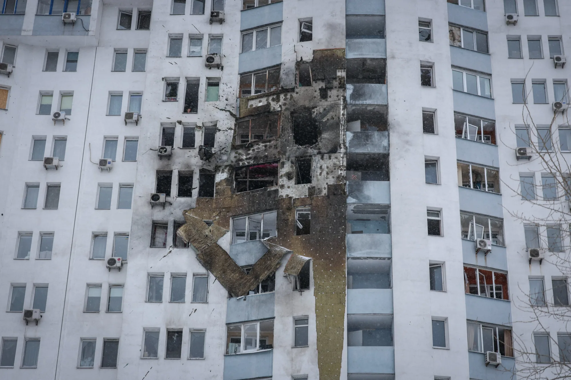 Rusia lanzó una serie de ataques contra Ucrania, incluyendo un misil balístico «Oreshnik» disparado contra Lviv, que causó decenas de muertos y heridos.