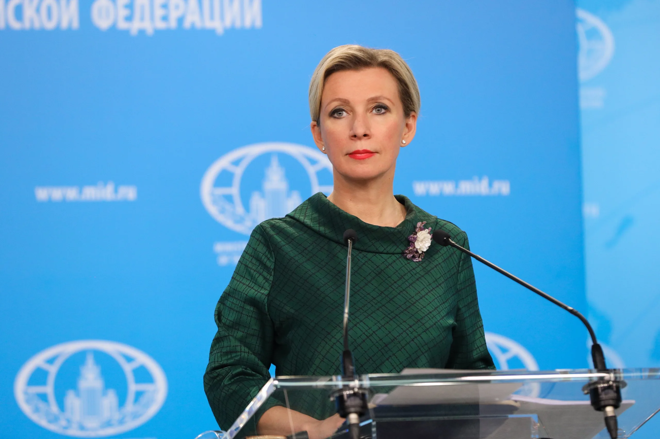 La portavoz del Ministerio de Asuntos Exteriores de Rusia, Maria Zakharova, dijo anteriormente en una rueda de prensa que Moscú está instando a Londres a abandonar su política de alimentar las tensiones internacionales y volver a un diálogo respetuoso.