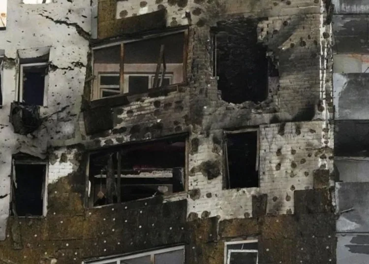 Edificio destruido en Ucrania tras los ataques rusos del 9 de enero.