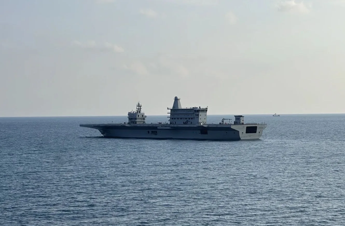 Imagen del buque enigmático de la Armada de China. Crédito: Alex Luck vía X