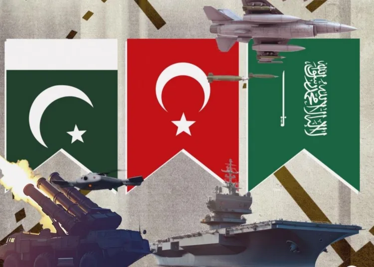 Una ilustración fotográfica que muestra las banderas y los sistemas de defensa de Pakistán, Türkiye y Arabia Saudita. (Creada por Zehra Kurtulus/Türkiye Today)
