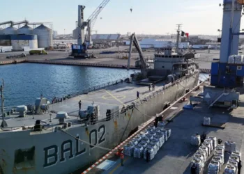 Buque de la Armada mexicana es cargado con asistencia humanitaria para Cuba