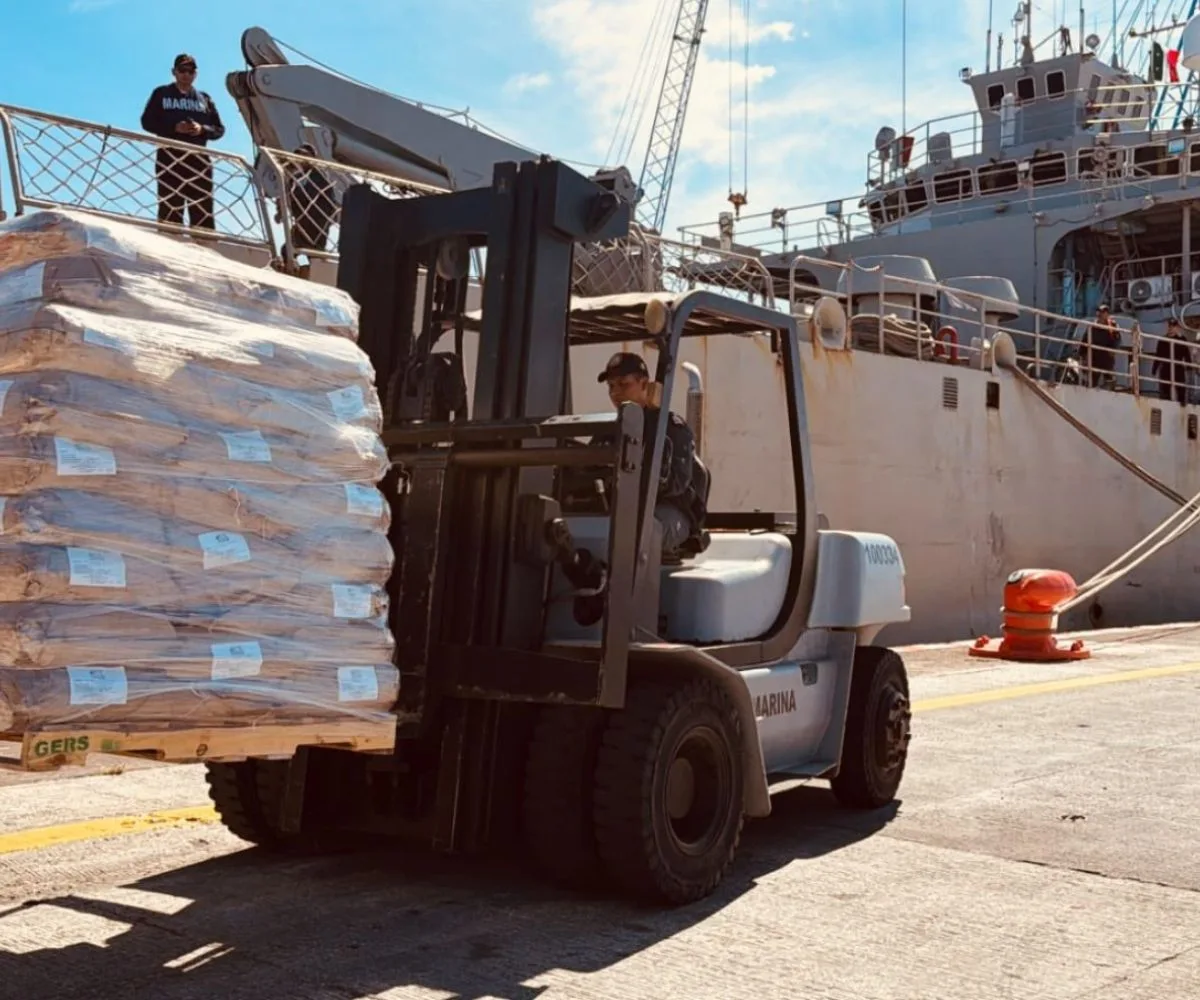 Buque con ayuda humanitaria parte de México a Cuba