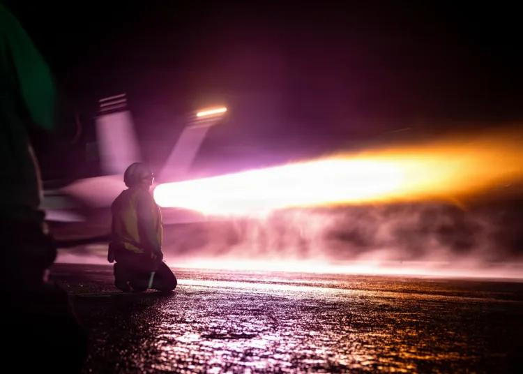 El portaaviones de clase Ford USS Gerald R. Ford (CVN-78) realiza operaciones aéreas mientras navega en el mar Caribe, como parte de la operación Southern Spear bajo el Comando Sur de EE.UU. / Créditos: Official X account of the USNavy