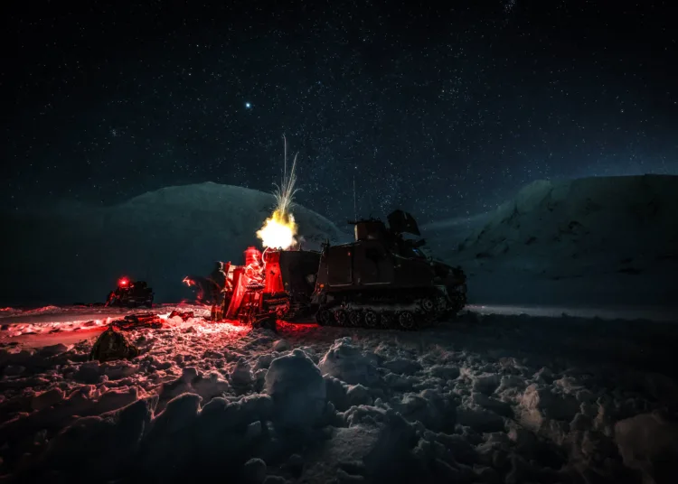 Los Royal Marines del Reino Unido realizaron fuego de mortero durante maniobras intensivas en el norte de Noruega, como parte de su preparación para asumir un rol destacado en las operaciones de la OTAN en el Ártico. /Créditos: Royal Marines vía X