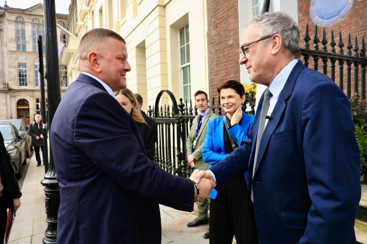 El acto organizado por Chatham House abordó los desafíos estratégicos de Ucrania a cuatro años del inicio de la ofensiva rusa, con foco en innovación militar, protección de infraestructura crítica y evolución del frente/ Créditos: The Royal Institute of International Affairs - Chatham House.
