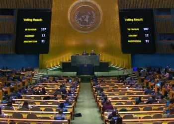 La Asamblea General de la ONU adopta la resolución “Apoyo a una paz duradera en Ucrania”; pide una paz integral, justa y duradera; el intercambio de prisioneros de guerra y el retorno de los civiles trasladados por la fuerza, incluidos los niños/ Créditos: The United Nations’ official news service.