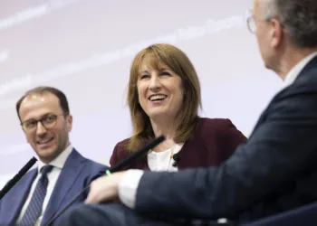 La canciller británica Rachel Reeves afirmó que el futuro de la economía, la seguridad y la defensa del Reino Unido está estrechamente ligado a Europa, en declaraciones publicadas el 13 de febrero de 2026 tras un intercambio con el think tank Bruegel sobre inversión en seguridad colectiva y crecimiento /Créditos: Rachel Reeves vía X