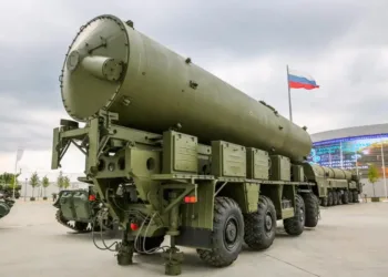 Rusia tiene sistemas como el A-235 Nudol y el S-500 Prometey, que integrados en una red multicapa de defensa balística, podrían interceptar una proporción significativa de misiles lanzados por el Royal Navy y por las fuerzas estratégicas francesas. Zona Militar