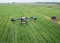 Los drones monitorean las condiciones del campo agrícola en tiempo real. Crédito: DJI Agras Pixabay
