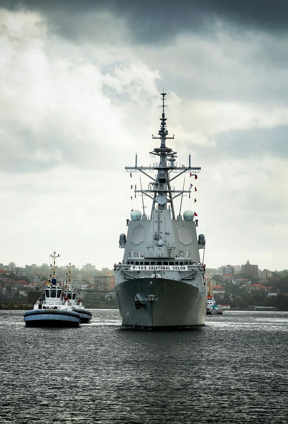 El despliegue de la Cristóbal Colón, en compañía de fuerzas navales europeas, refuerza la presencia militar coordinada en el Mediterráneo Oriental para proteger rutas y territorios ante la expansión del conflicto y subraya el compromiso de España con la defensa colectiva en el marco europeo sin implicarse directamente en operaciones ofensivas contra Irán/ Créditos: Armada de España