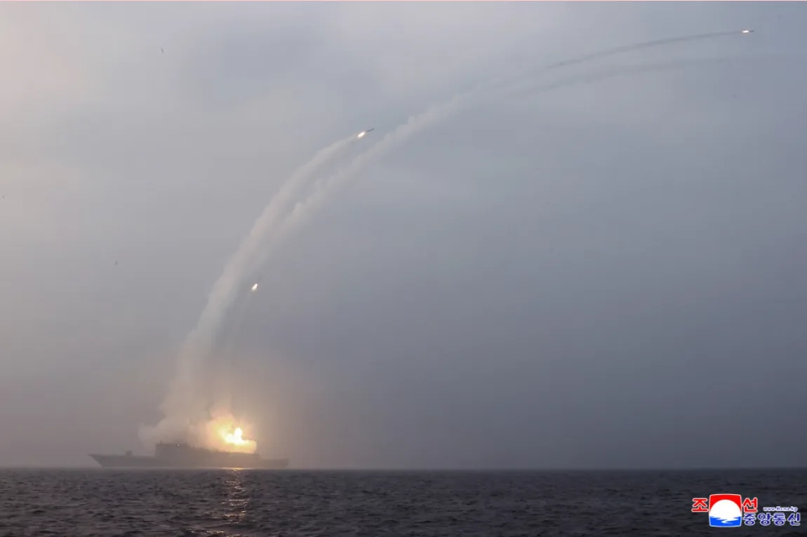 Imagen del lanzamiento de un misil de crucero estratégico mar-superficie desde el destructor Choe Hyon, en el marco de pruebas operativas supervisadas por el liderazgo norcoreano/ Créditos: KCNA