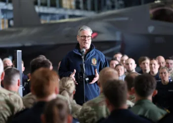 Es improbable que el Reino Unido se una a un ataque estadounidense contra Irán, pero ha enviado aviones Typhoon de la RAF a Qatar para ayudar a proteger a sus aliados regionales si Teherán toma represalias. Créditos: The Guardian
