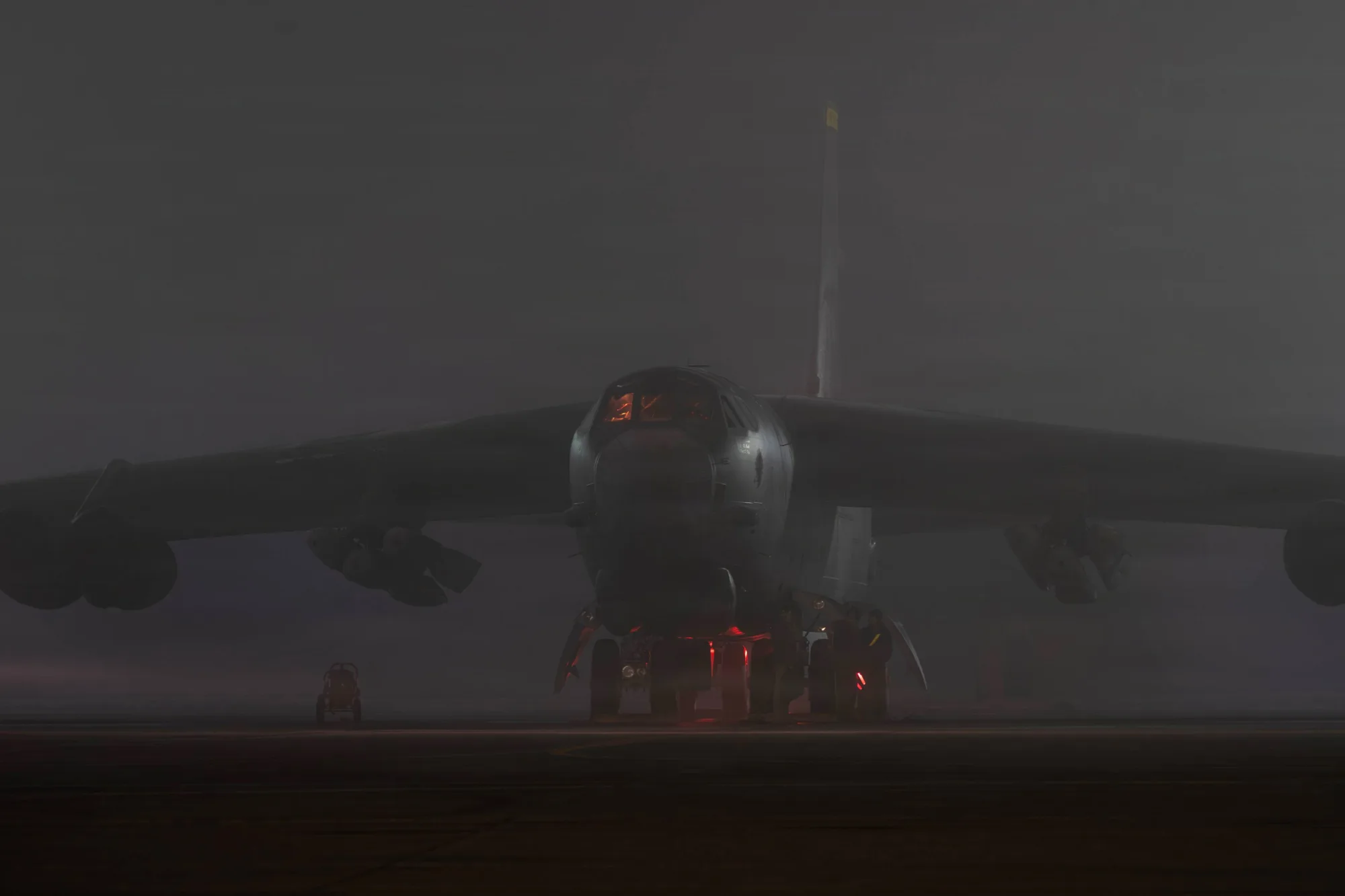 CENTCOM resalta la dominancia aérea conjunta de las fuerzas de EE.UU. e Israel sobre Irán, acompañado de fotos de un F-35 despegando y bombarderos B-52 y B-1B en acción nocturna y diurna durante operaciones recientes/ Créditos: La cuenta oficial del Mando Central de Estados Unidos.