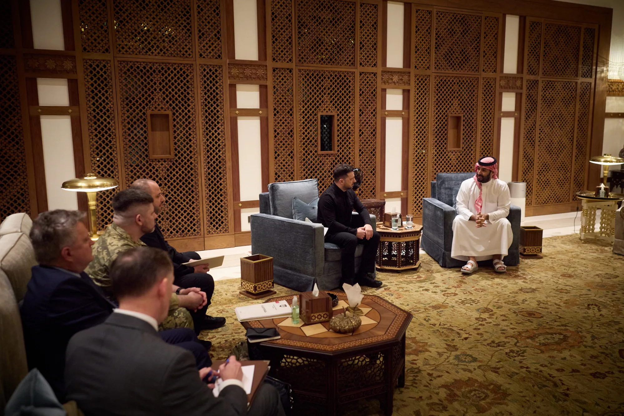 "Hemos alcanzado un importante acuerdo entre el Ministerio de Defensa de Ucrania y el Ministerio de Defensa del Reino de Arabia Saudí en materia de cooperación en defensa", mencionó el presidente ucraniano. Créditos: Cuenta X Volodymyr Zelenskyy.