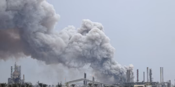 Guerra en Iran. Ataque a refinerias. Creditos/Archivo.