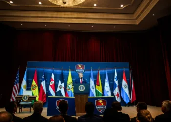 El presidente Donald J. Trump pronuncia unas palabras durante la cumbre Escudo de las Américas/ Créditos: The White House Gallery.