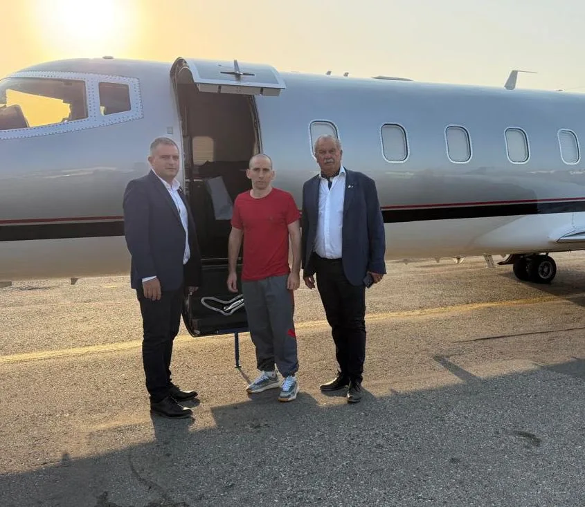 Primer foto de Nahuel Gallo tras su liberación. Crédito: redes sociales