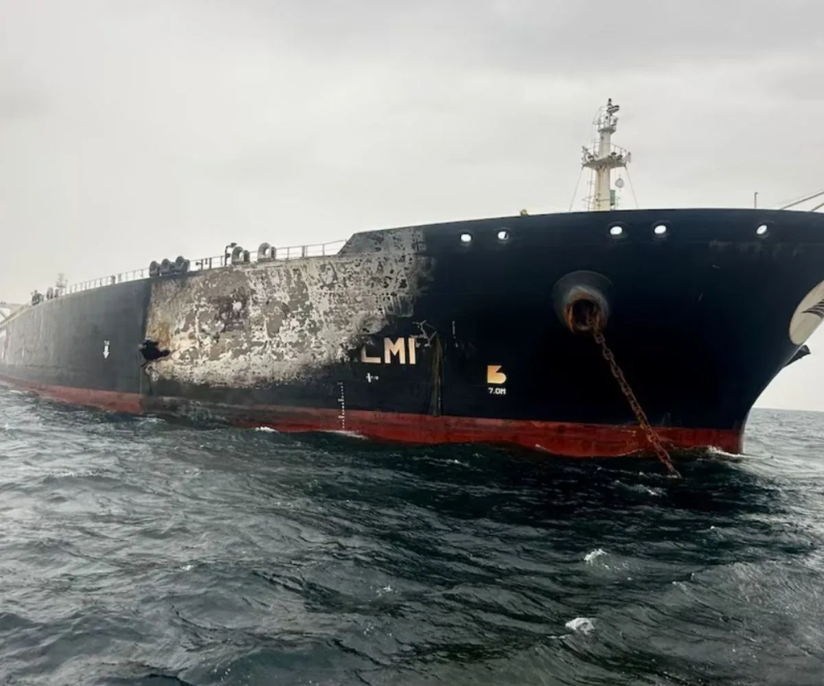 Petrolero destruido en el estrecho de Ormuz