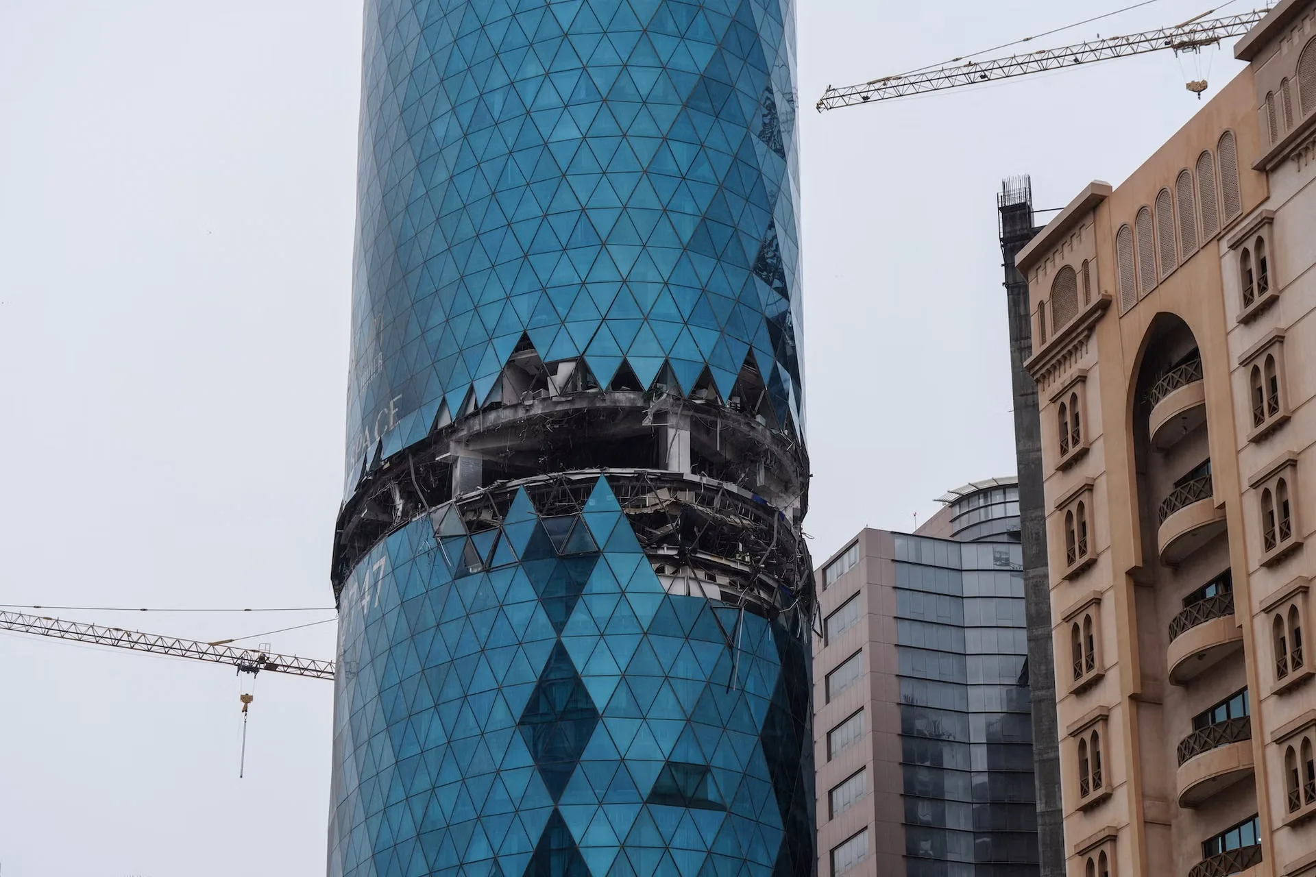 En marzo, un dron iraní causó daños en un rascacielos de Manama, Baréin. Créditos: AFP vía Getty