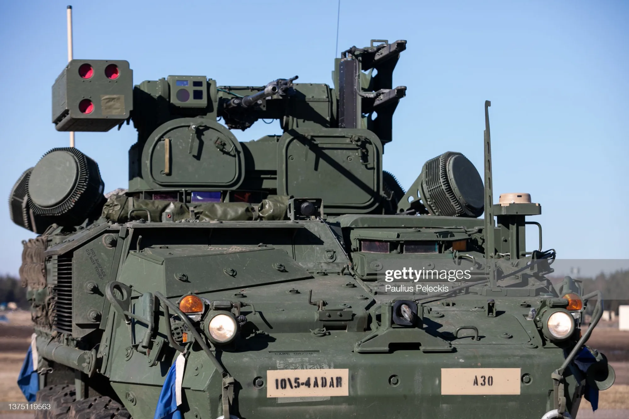 El sistema IM-SHORAD del Ejército de los Estados Unidos, con tripulaciones compuestas por tres soldados cada una: un conductor, un jefe de tripulación y un artillero. Créditos: Getty Images.