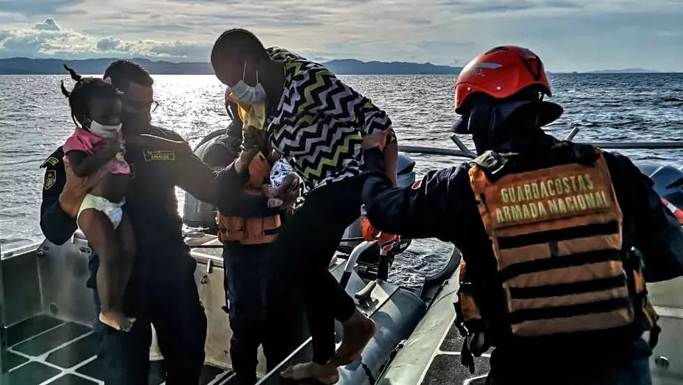 Colombia rescata a 94 migrantes haitianos a la deriva en el mar Caribe