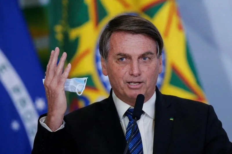 Bolsonaro, con popularidad en aumento, extiende sus medidas de bienestar en el marco del COVID-19