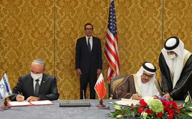 US Treasury Secretary Steve Mnuchin (C) attends a signing ceremony between the head of the Israeli delegation, National Security Advisor Meir Ben Shabbat (L) and Bahraini Foreign Minister Abdullatif bin Rashid Al-Zayani, in the Bahraini capital Manama, on October 18, 2020. - Israel and Bahrain formalised in Manama a US-brokered agreement they signed at the White House on September 15, officially establishing diplomatic relations. (Photo by RONEN ZVULUN / POOL / AFP)