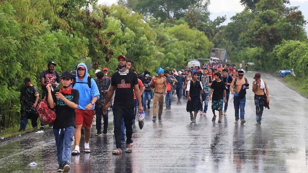 Migrantes Hondureños entran en Guatemala rumbo a Estados Unidos