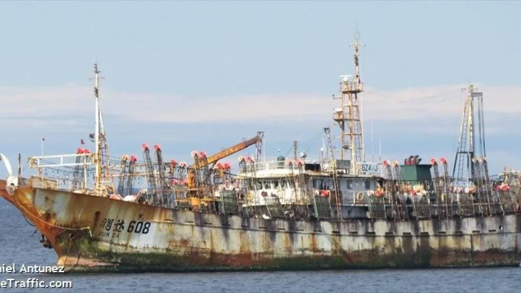 Oceana analiza la ruta de flota pesquera china que depredó Galápagos y advierte que se dirige a Chile