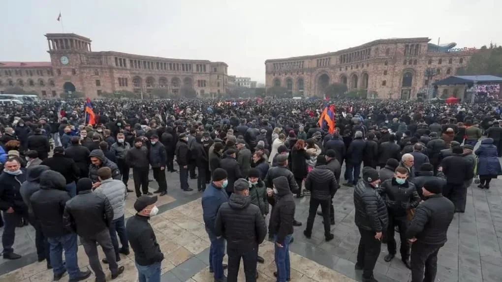 Exigen la renuncia del primer ministro de Armenia